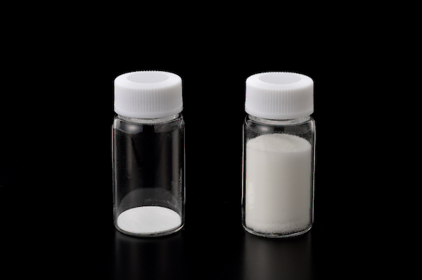 Powder samples stored in bottles supporting handling of functional resin additives
